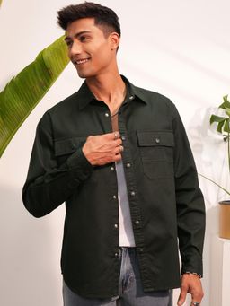 LOCOMOTIVE - Men Green Solid Regular Fit Casual Shirt