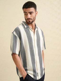 LOCOMOTIVE - Men Grey Stripes Relaxed Fit Casual Shirt