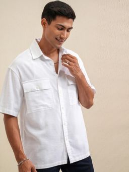 LOCOMOTIVE - Men White Solid Oversized Fit Casual Shirt