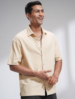 LOCOMOTIVE - Men Beige Textured Relaxed Fit Casual Shirt