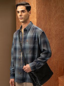 LOCOMOTIVE - Men Navy Blue Checks Relaxed Fit Casual Shirt