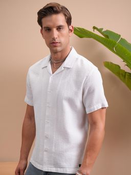 LOCOMOTIVE - Men White Textured Relaxed Fit Casual Shirt