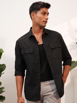 LOCOMOTIVE - Men Black Solid Relaxed Fit Casual Shirt
