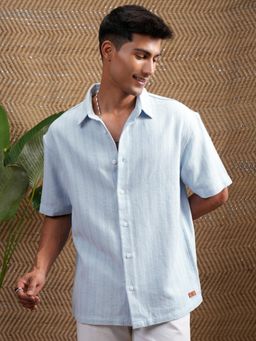 LOCOMOTIVE - Men Blue Stripes Relaxed Fit Casual Shirt