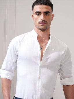 LOCOMOTIVE - Men White Textured Regular Fit Formal Shirt