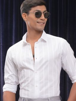 LOCOMOTIVE - Men White Stripes Slim Fit Formal Shirt