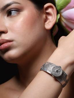 VENI - Silver-Plated Oxidised Kada
