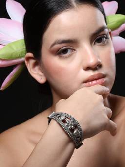 VENI - Silver-Plated Oxidised Kada