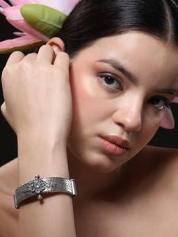 VENI - Silver-Plated Oxidised Kada