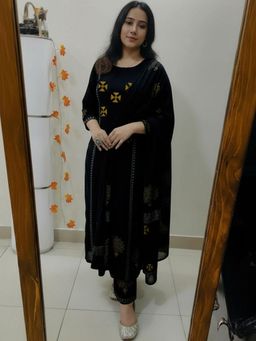 Gahan - Womens Black Rayon Blend Straight Kurta with Pant & Dupatta