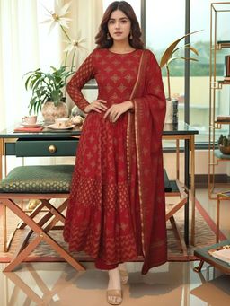 Gahan - Womens Plus Size Red Rayon Blend Anarkali Kurta with Pant & Dupatta