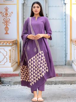 Gahan - Womens Purple Rayon Blend Solid Straight Anarkali Kurta with Pant & Dupatta
