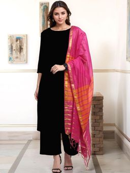Gahan - Womens Plus Size Black Rayon Blend Solid Straight Kurta with Pant & Dupatta
