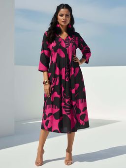 Dora Dori - Pink Front Pleat Detailing Flared Dress