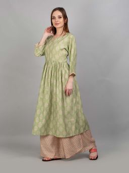 Shree - Women Muslin Green Floral Printed Kurta With Palazzo (Set Of 2)