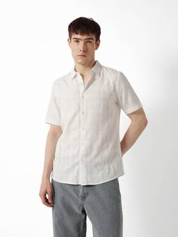 The Bear House - Men Textured White Causal Shirt