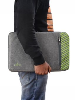 The Clownfish - 15.6 Inch Laptop Sleeve