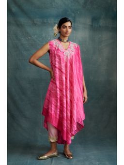 Krishna Mehta - Fuchsia Pink Embroidered V Neck Kurta and Pant (Set of 2)