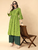 Green color option, Sold out, Currently selected