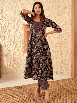 Libas - Women Black Floral Kurta with Pant (Set of 2)