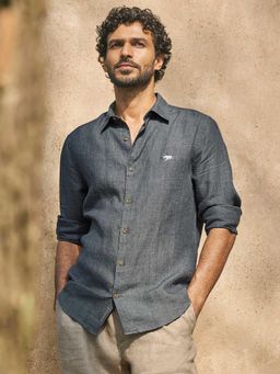 Andamen - Men Pure Linen Solid Delave Slim Fit Casual Shirt - Grey