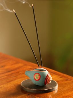 ExclusiveLane - Oasis Shankh Hand-Painted Terracotta Incense Stick Holder With Tray (3 Sticks Holder)