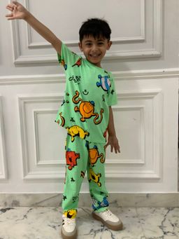 Napchief - Unisex Green Graphic T-shirt with Pyjamas