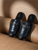 Black color option, Sold out, Currently selected