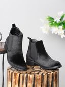 Black color option, Sold out, Currently selected