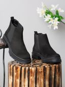 Black color option, Sold out, Currently selected