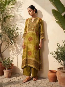 trueBrowns - Pear Green Printed A-Line Kurta With Pant