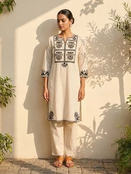 trueBrowns - Off-White Black Embroidered Kurta Co-Ord Set
