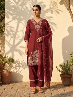 trueBrowns - Maroon Embroidered Kurta With Pant & Dupatta