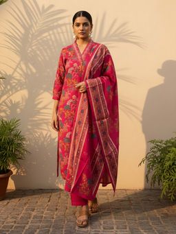 trueBrowns - Pink Floral Print Embroidered Kurta With Pant & Dupatta