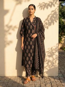 trueBrowns - Black Boota Print Angrakha Kurta With Pant & Dupatta