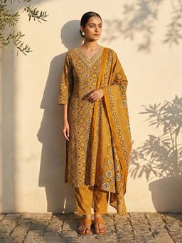 trueBrowns - Mustard Print Embroidered V-Neck Kurta With Pant & Dupatta