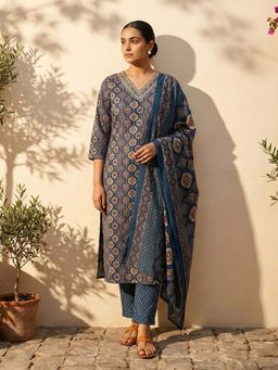 trueBrowns - Blue Print Embroidered V-Neck Kurta With Pant & Dupatta