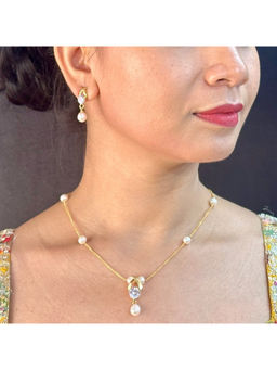 Sri Jagdamba Pearls - White Eira Pearl Pendant Necklace with Earrings