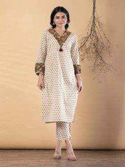 Readiprint - Women Off White Floral Printed Kurta with Pant