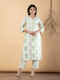 Readiprint - Women Green Floral Printed Kurta with Pant
