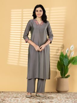 Readiprint - Women Grey Floral Embroidered Kurta with Pant