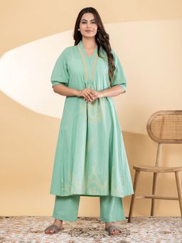 Readiprint - Women Green Floral Printed Kurta with Pant