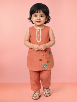 Vastramay - Girls Peach Cotton Kurta with Pyjama