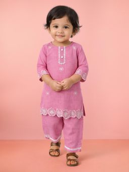 Vastramay - Girls Pink Cotton Kurta with Pyjama