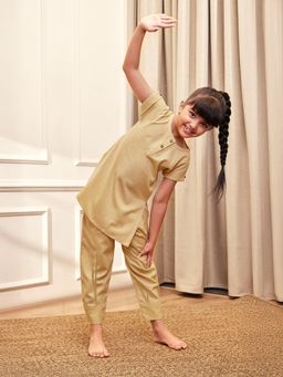 Vastramay - Girls Beige Cotton Short Kurta with Pant