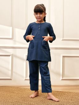 Vastramay - Girls Navy Blue Cotton Kurta with Pyjama
