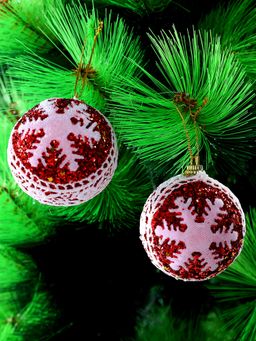 Tayhaa - Classic Red And White Snowflake Balls