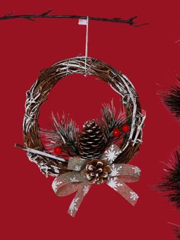 Tayhaa - Timeless Holiday Charm Wreath
