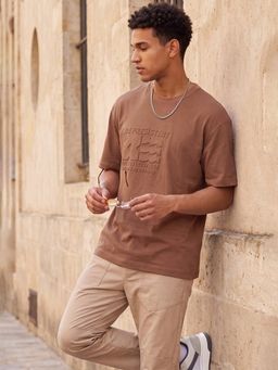 max - Urb_N Brown Men Oversized Embossed Typography T-Shirt