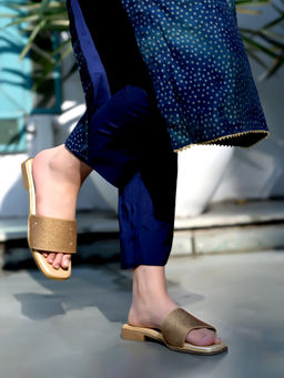 Shoetopia - Women Embellished Golden Flats
